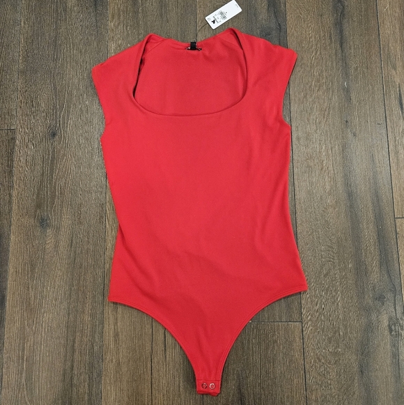 NWT Express Body Contouring Red Bodysuit - SIZE M - Picture 2 of 10
